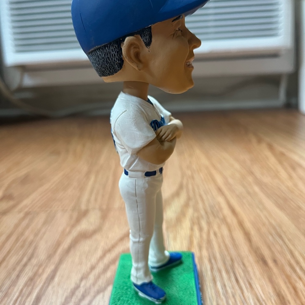 Bobblehead - Picture 7 of 12